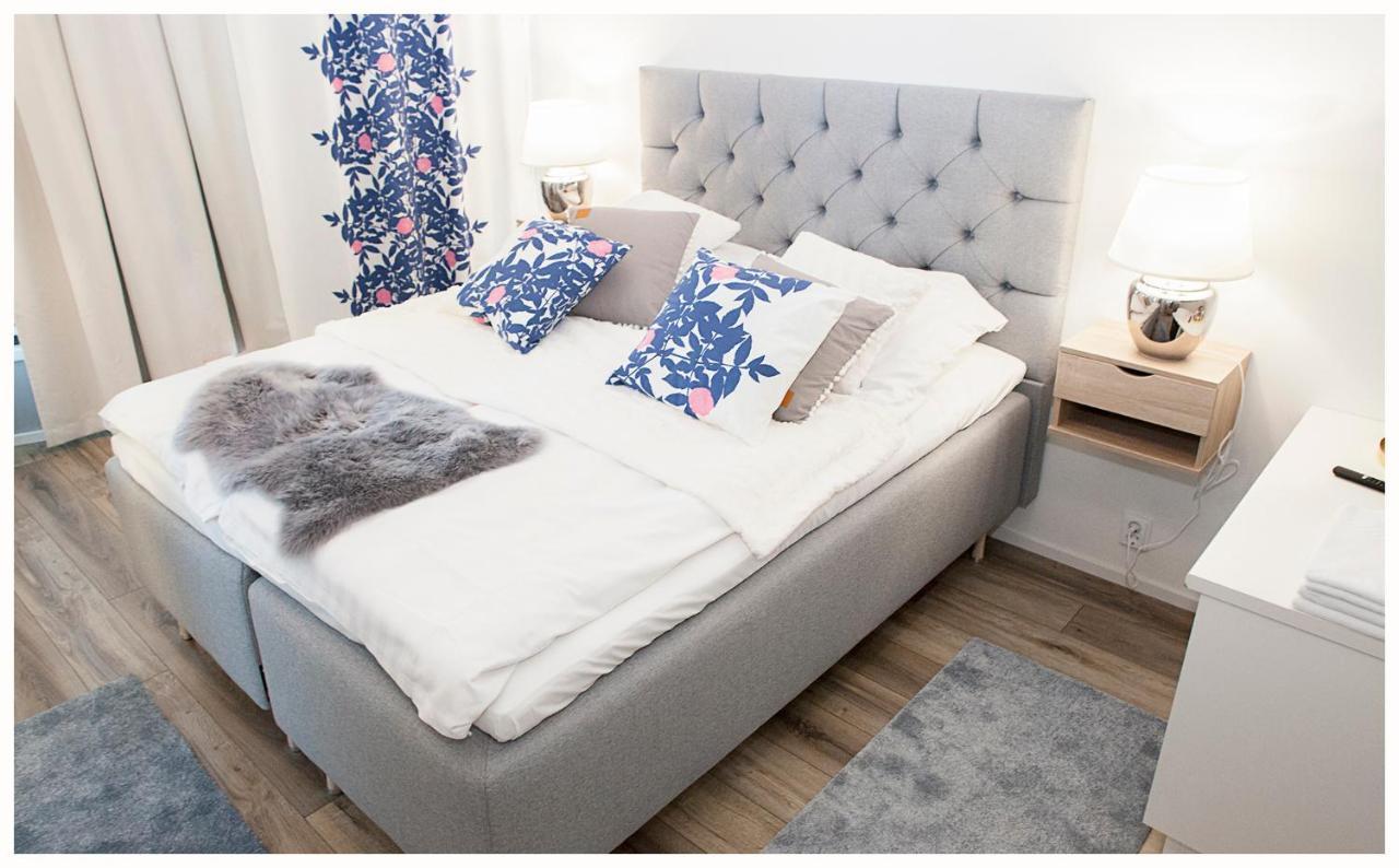 Crystal Arctic Suites Рованиеми Экстерьер фото A bed with a bed frame