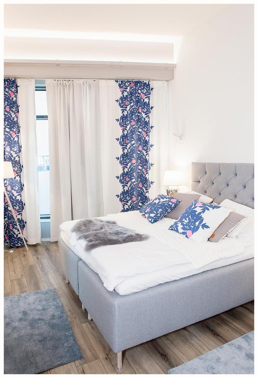 Crystal Arctic Suites Рованиеми Экстерьер фото Bedroom with curtains and cushions