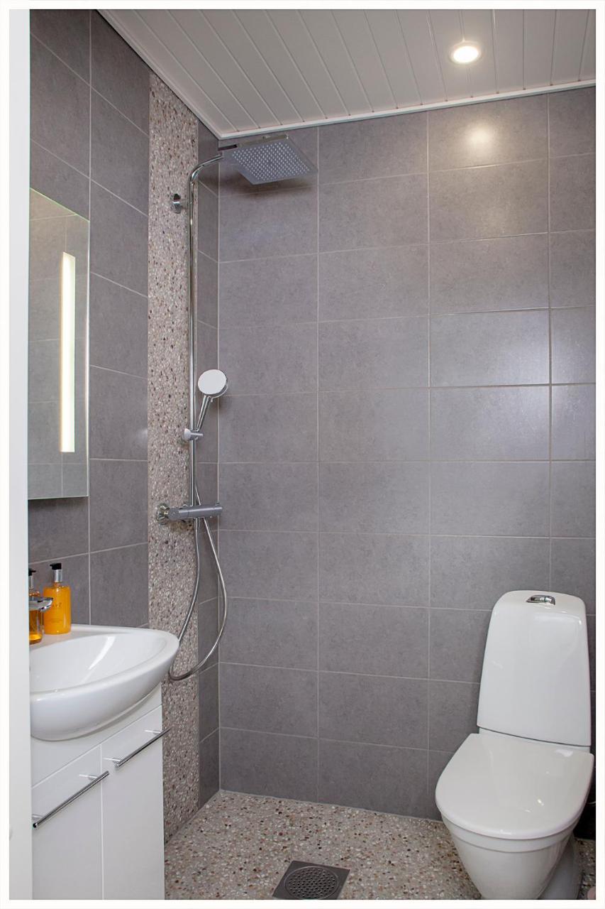 Crystal Arctic Suites Рованиеми Экстерьер фото Bathroom with shower