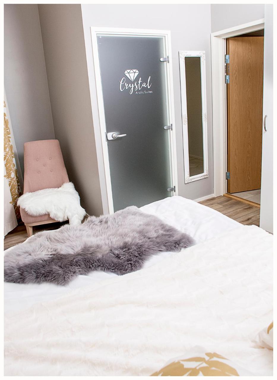 Crystal Arctic Suites Рованиеми Экстерьер фото A sheepskin rug