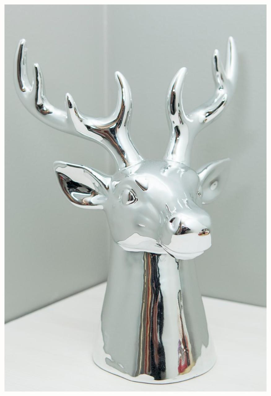 Crystal Arctic Suites Рованиеми Экстерьер фото Silver ceramic deer